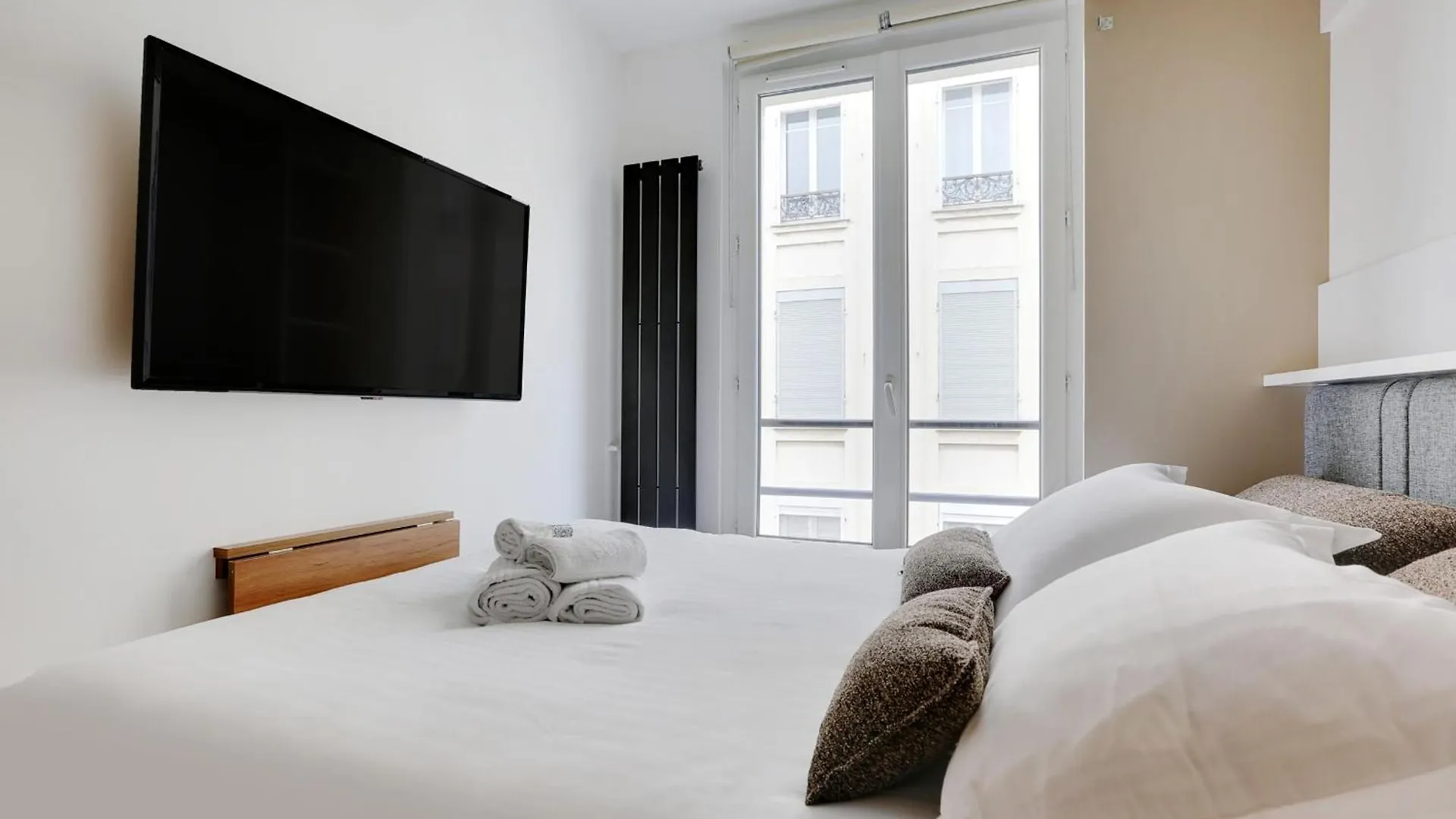 Parc Monceau - Beautiful Apartment Paris France